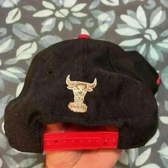 Chicago Bulls Cap - Lot of 2 - Picture 4 of 15